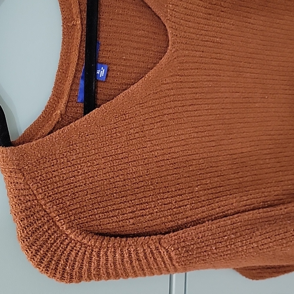 Women's Sweater - Picture 2 of 4